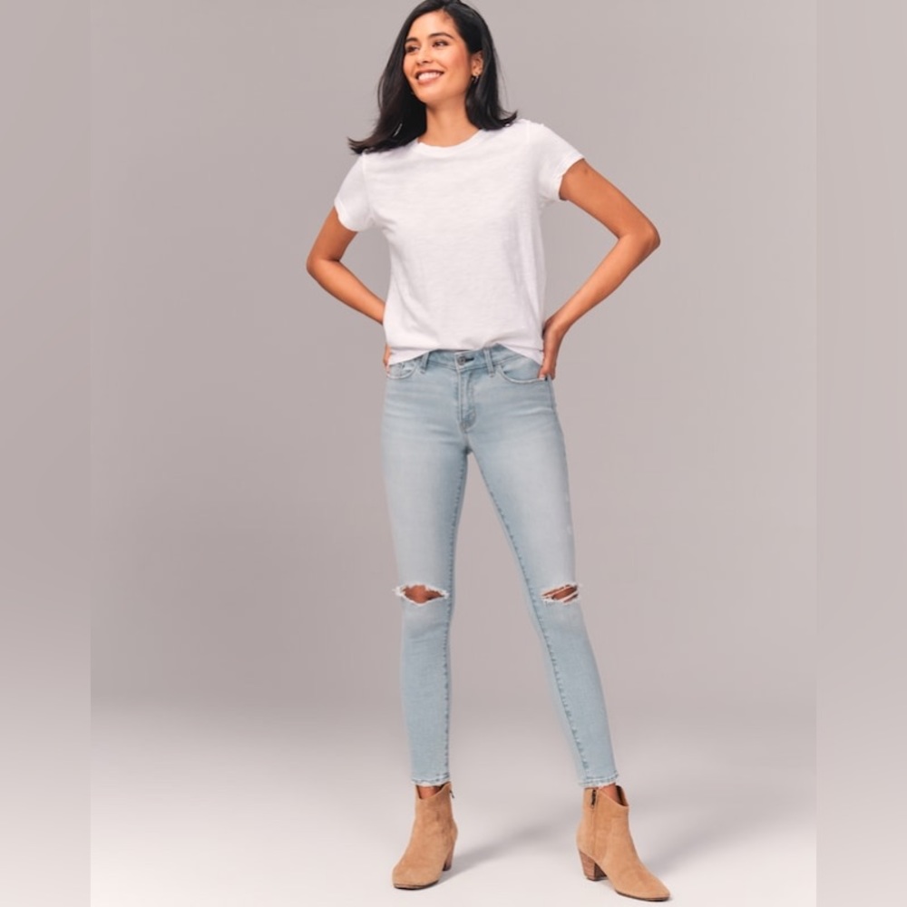 Abercrombie & Fitch Mid Rise Super Skinny Ankle Jean. Light destroyed wash Sz 28